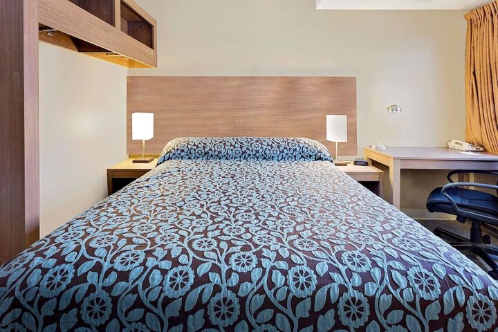 Room 10 of 17
