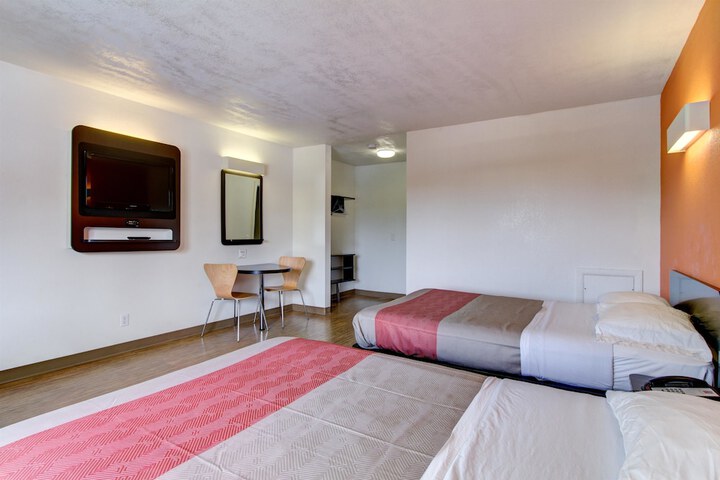 Room 12 of 30