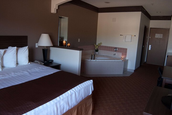 Room 11 of 16