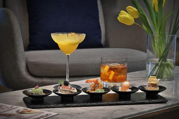 Lounge 50 of 53
