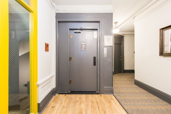 Ballroom/Hall 19 of 20