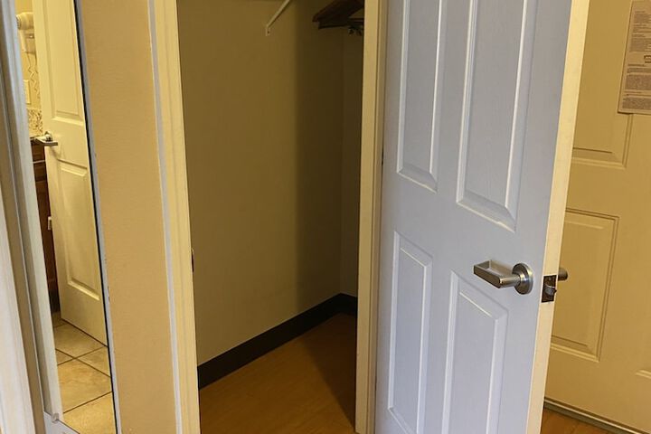 Room 26 of 61