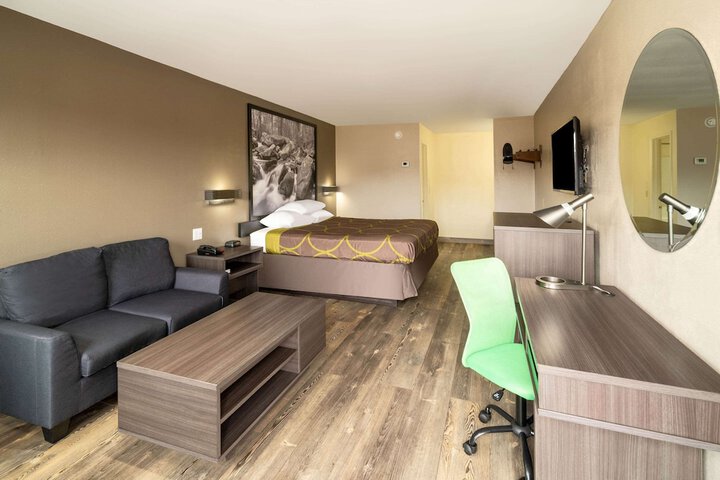 Room 11 of 27