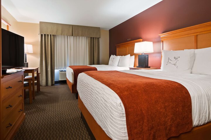 Best Western Plus Deer Park Hotel & Suites