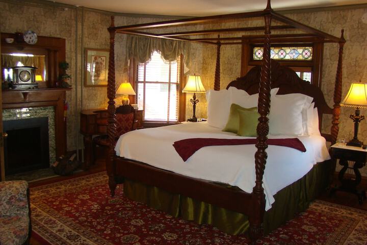 Room 30 of 84