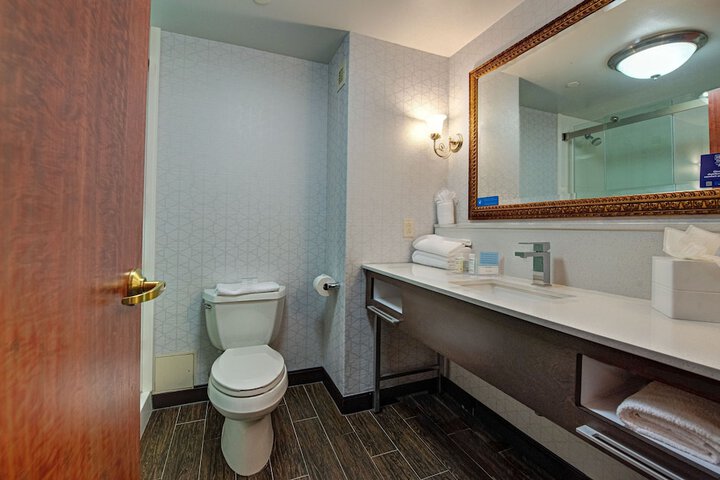 Hampton Inn & Suites Rockville Centre