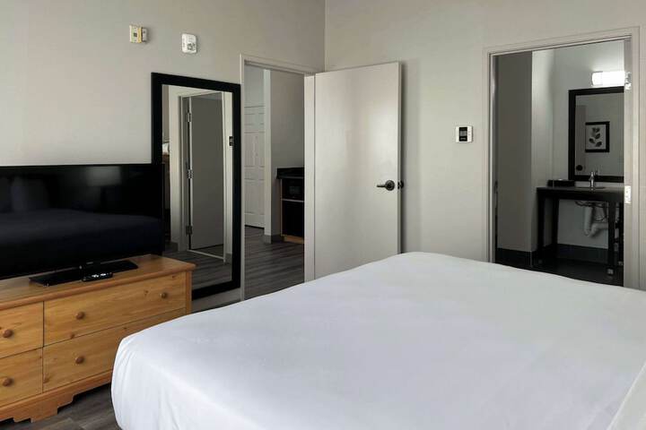 Room 16 of 46