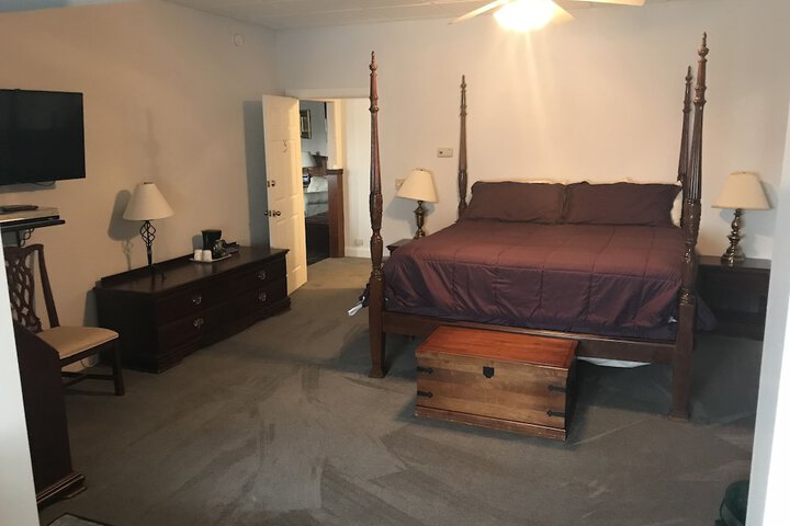 Long House Manor B & B