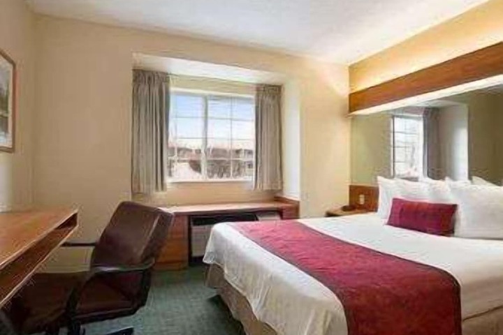 Days Inn & Suites by Wyndham Lafayette IN