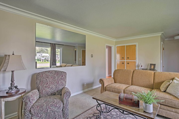 Ashton Escape w / Yard: 56 Mi to West Yellowstone!