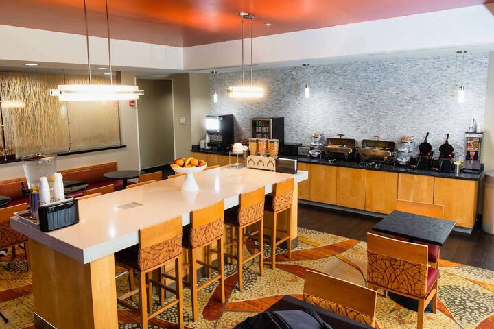 La Quinta Inn & Suites by Wyndham Starkville at MSU