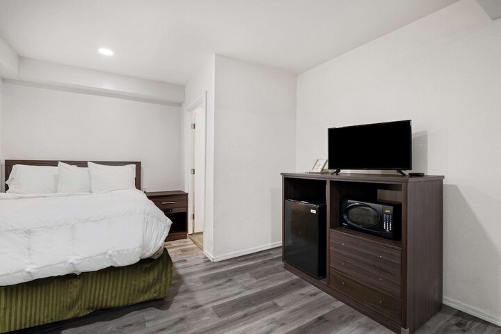 Room 27 of 30