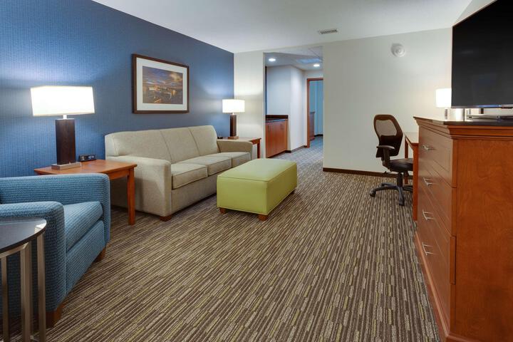 Lounge 40 of 42