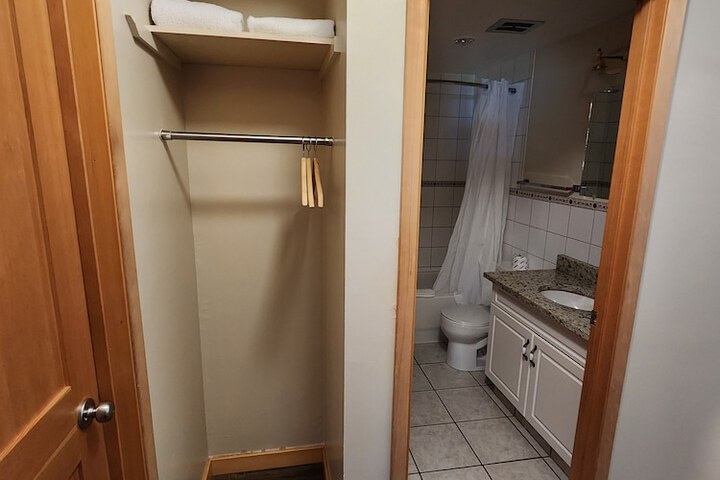 Aspen Village Inn