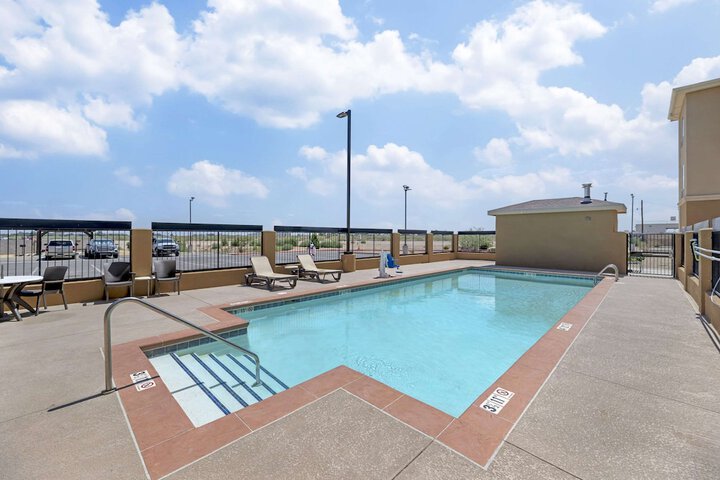Quality Inn & Suites Carlsbad Caverns Area