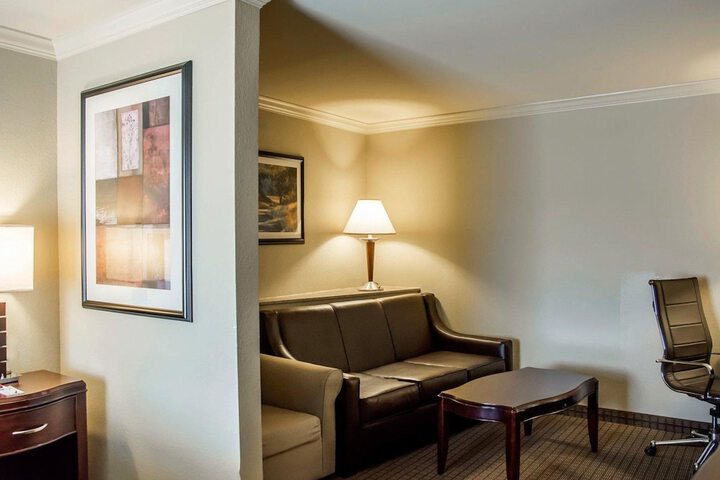 Room 33 of 41
