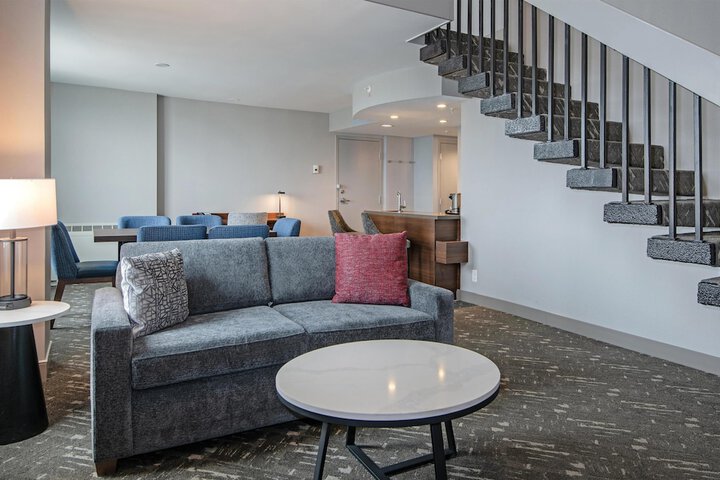 DoubleTree by Hilton Hotel West Edmonton