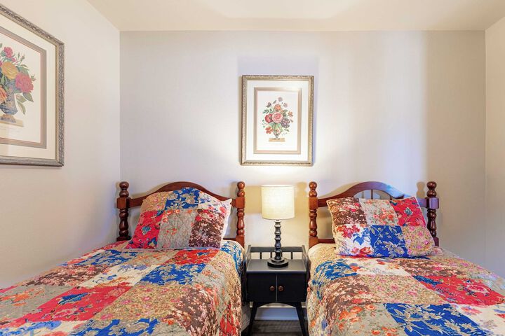 Private Beach Access + Water Views! Sleeps 18 Historic 6bdr Farmhouse w / Deck