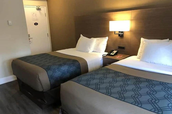Room 32 of 40