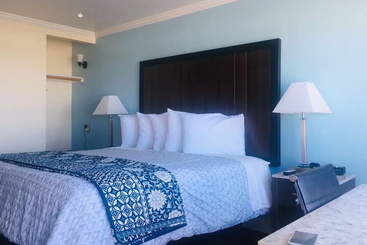 Dolphin Cove Motel