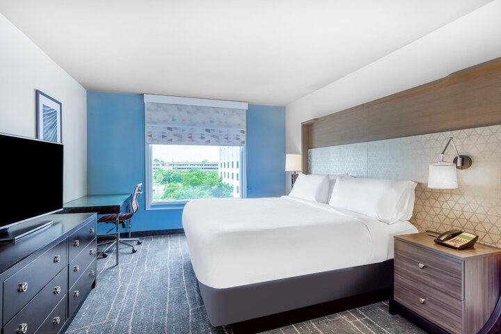 Room 32 of 100