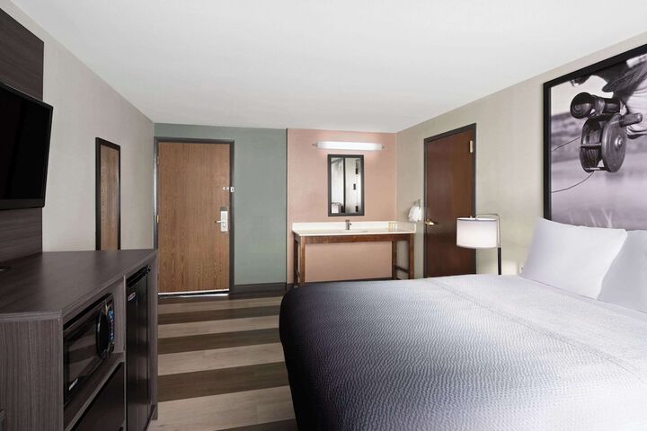 Room 9 of 28