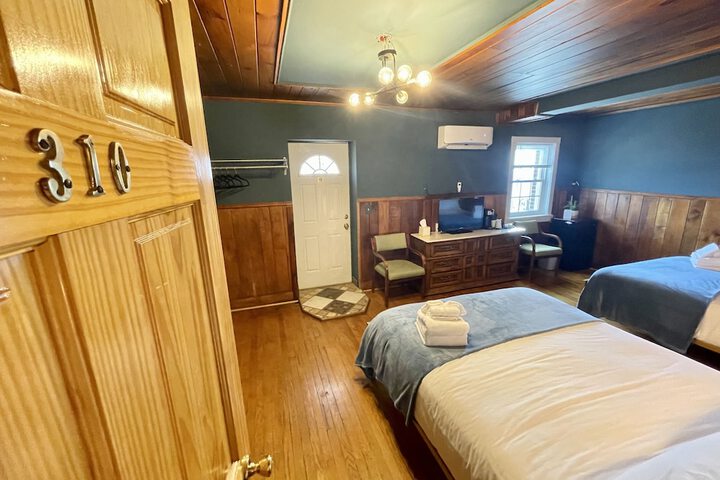 Room 32 of 156