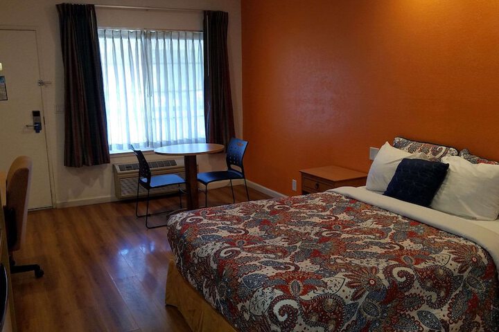Room 4 of 17