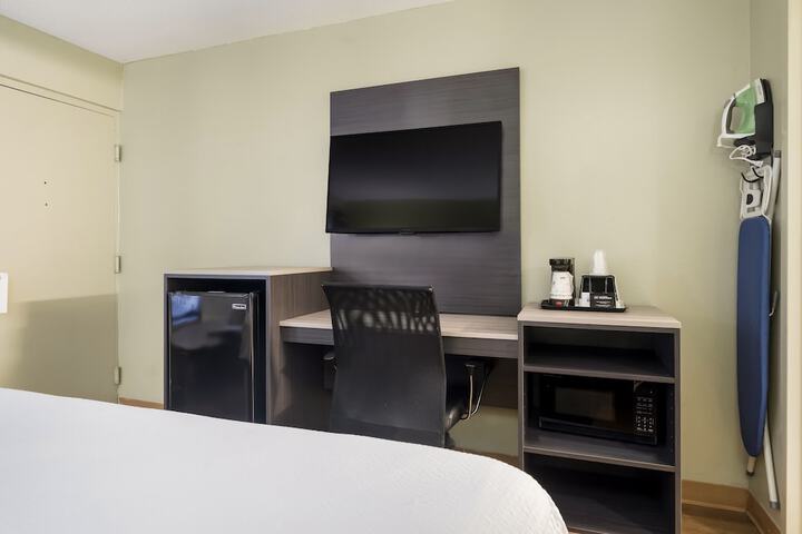 Room 16 of 28