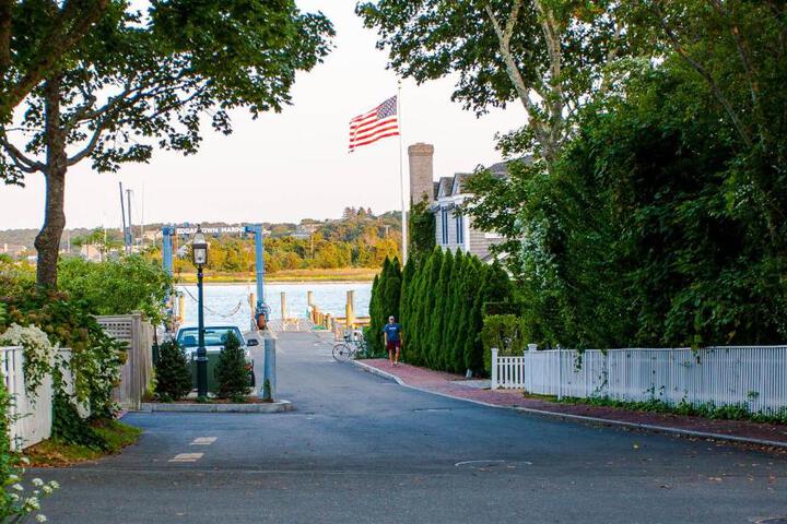 Captain Morse House - Luxury Waterfront, Town, & Beaches - 5 stars