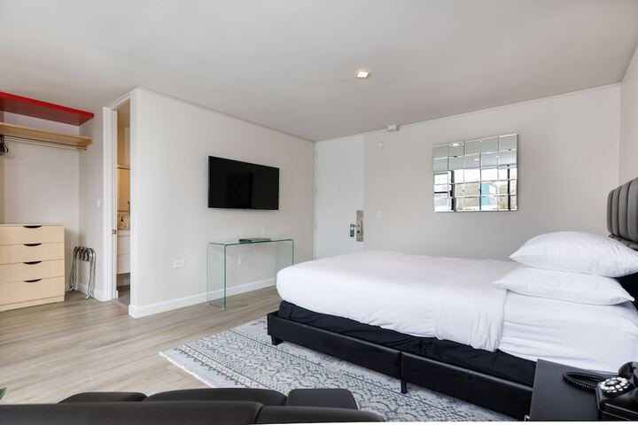Room 32 of 41