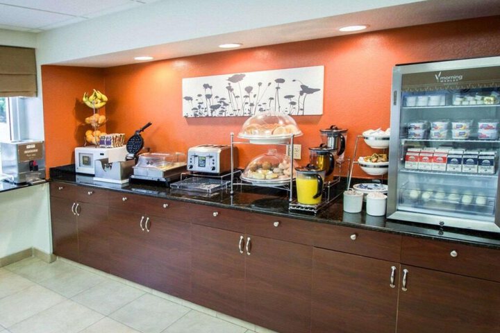 SLEEP INN & SUITES RIVERFRONT