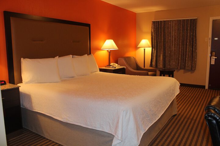 Room 4 of 9