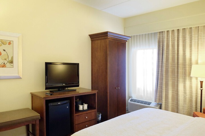 Room 33 of 46