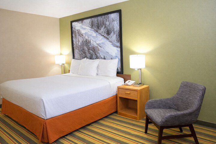 Super 8 by Wyndham Antigo