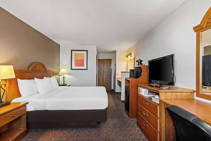 Room 12 of 33