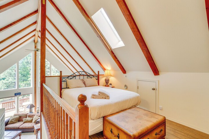 Pet-friendly California Cabin w / Beach Access