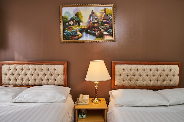 Room 32 of 54