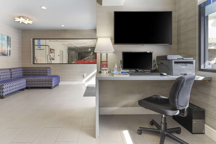 Business Center 42 of 43