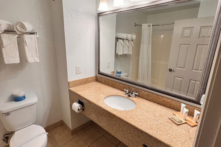 Room 8 of 33