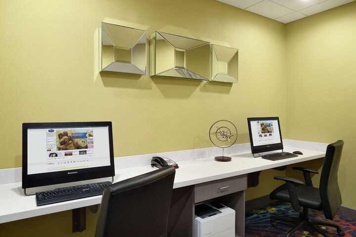 Business Center 26 of 26