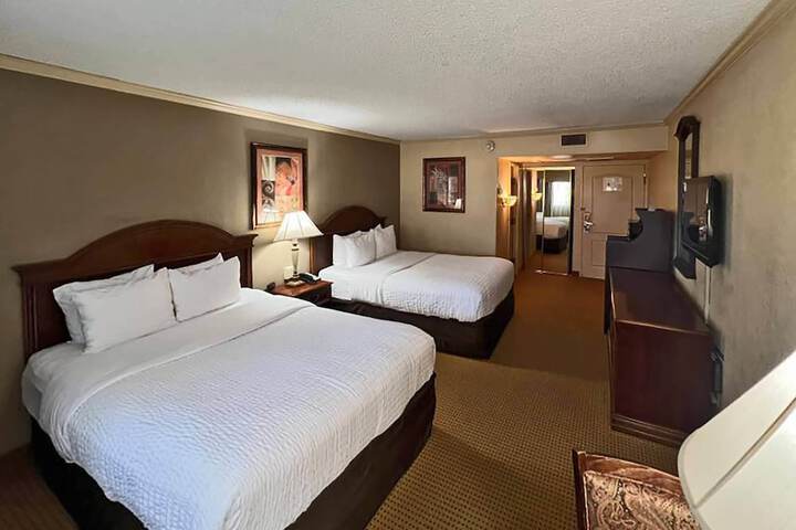 Clarion Inn Garden City