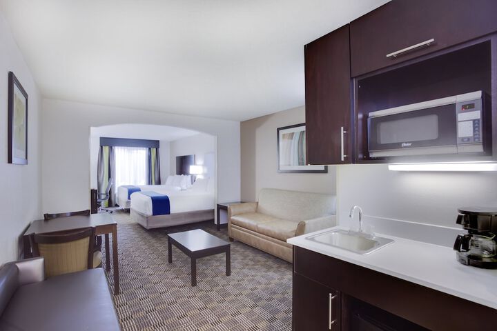 Holiday Inn Express Hotel & Suites Mebane by IHG