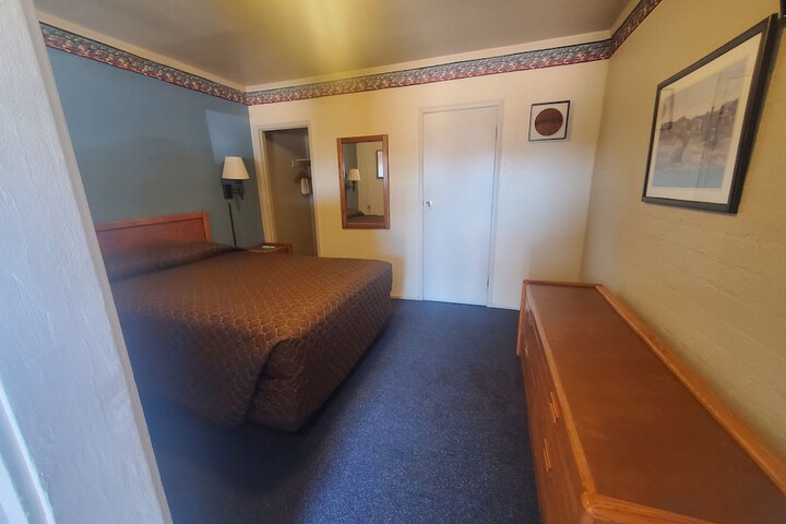 Room 16 of 22