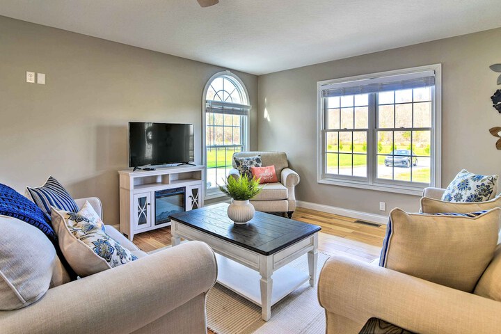 Secluded Retreat on 2 Acres Near Dale Hollow Lake!