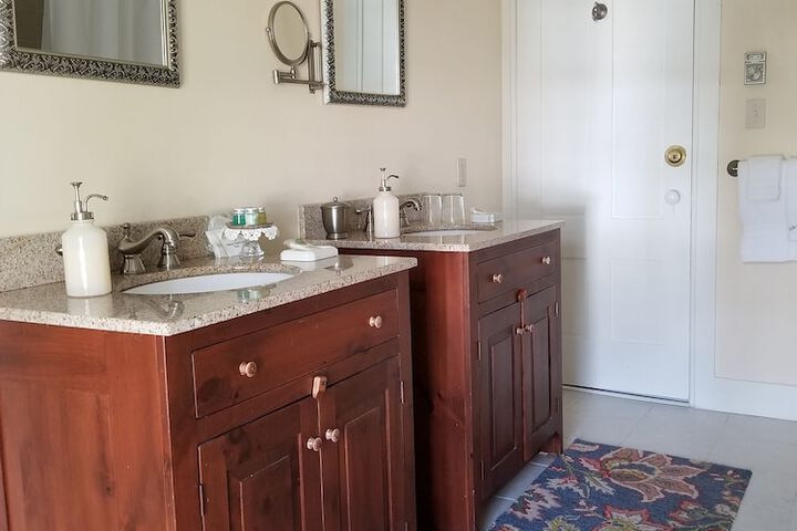 Room 30 of 48