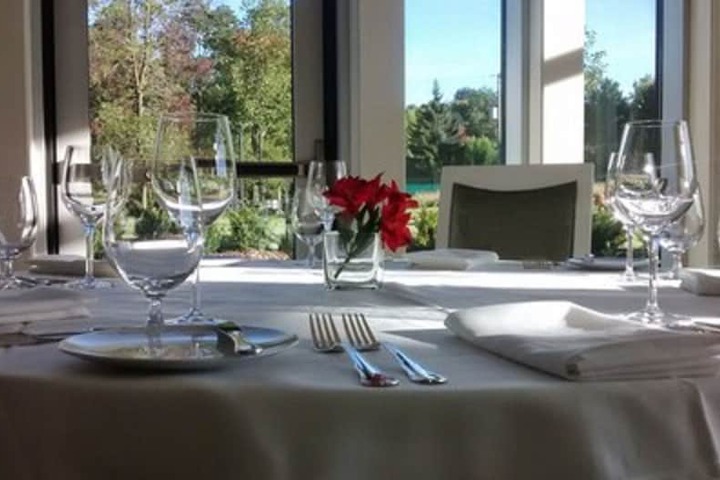Dining 48 of 58