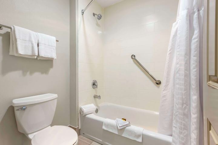Best Western Plus Grand Manor Inn