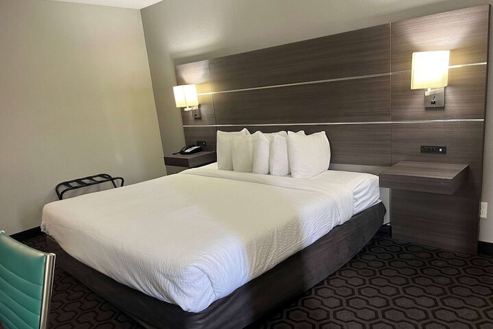 Days Inn by Wyndham Wagoner