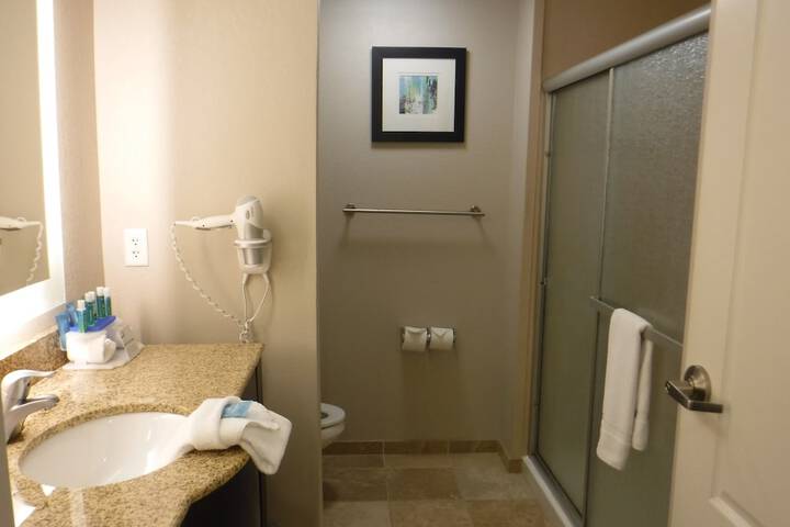 Room 12 of 32